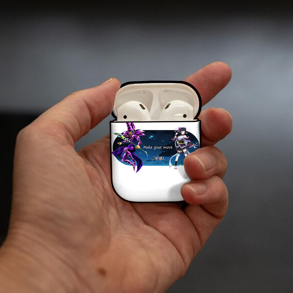遊☆戯☆王 Yu-Gi-Oh! AirPods 第2世代保護ケース ハードシェル ブラック 耐衝撃・防指紋・カラビナ付き
