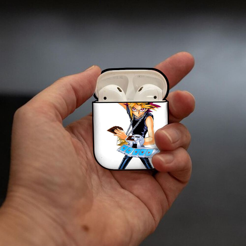 遊☆戯☆王 Yu-Gi-Oh! AirPods 第2世代保護ケース ハードシェル ブラック 耐衝撃・防指紋・カラビナ付き