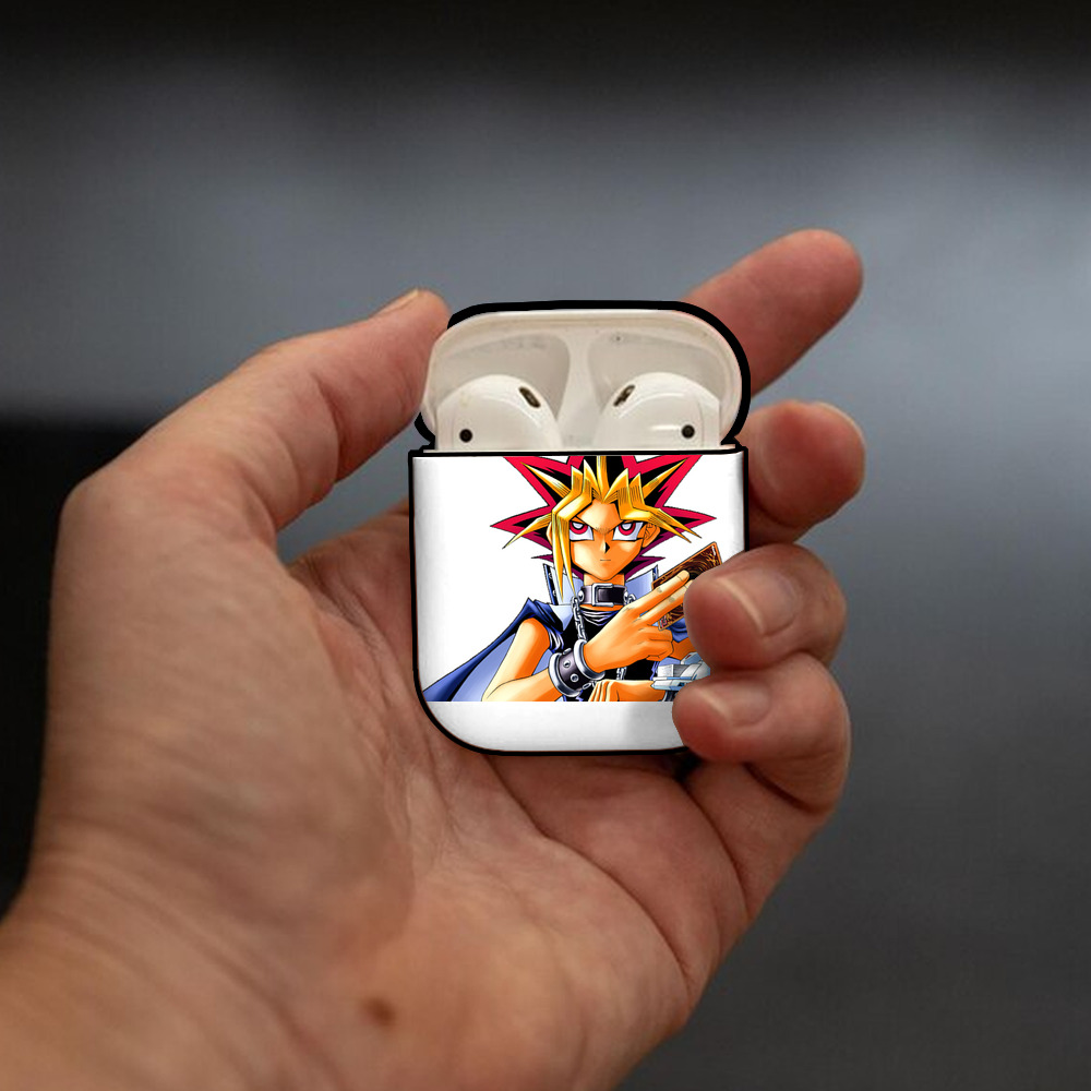 遊☆戯☆王 Yu-Gi-Oh! AirPods 第2世代保護ケース ハードシェル ブラック 耐衝撃・防指紋・カラビナ付き