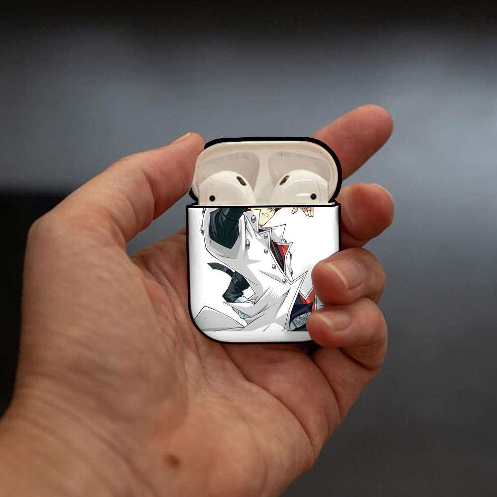 遊☆戯☆王 Yu-Gi-Oh! AirPods 第2世代保護ケース ハードシェル ブラック 耐衝撃・防指紋・カラビナ付き