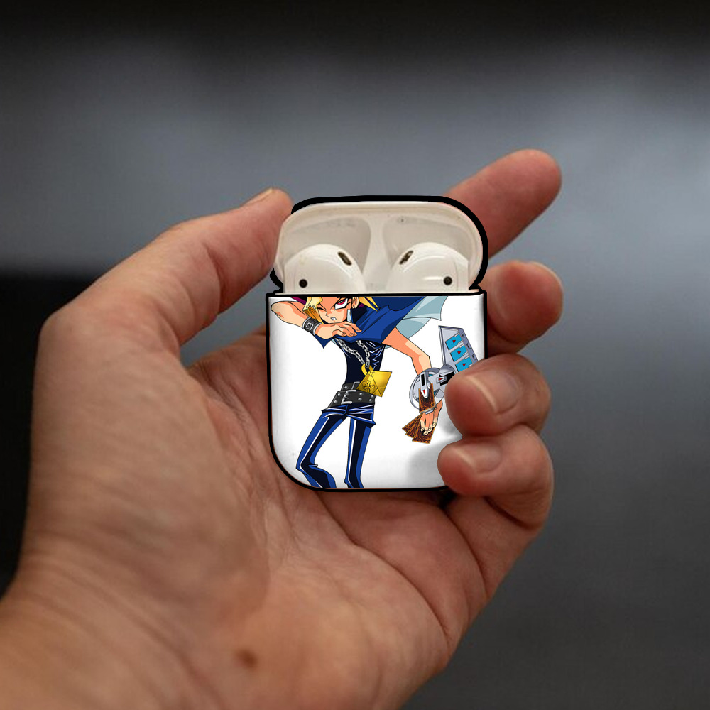 遊☆戯☆王 Yu-Gi-Oh! AirPods 第2世代保護ケース ハードシェル ブラック 耐衝撃・防指紋・カラビナ付き