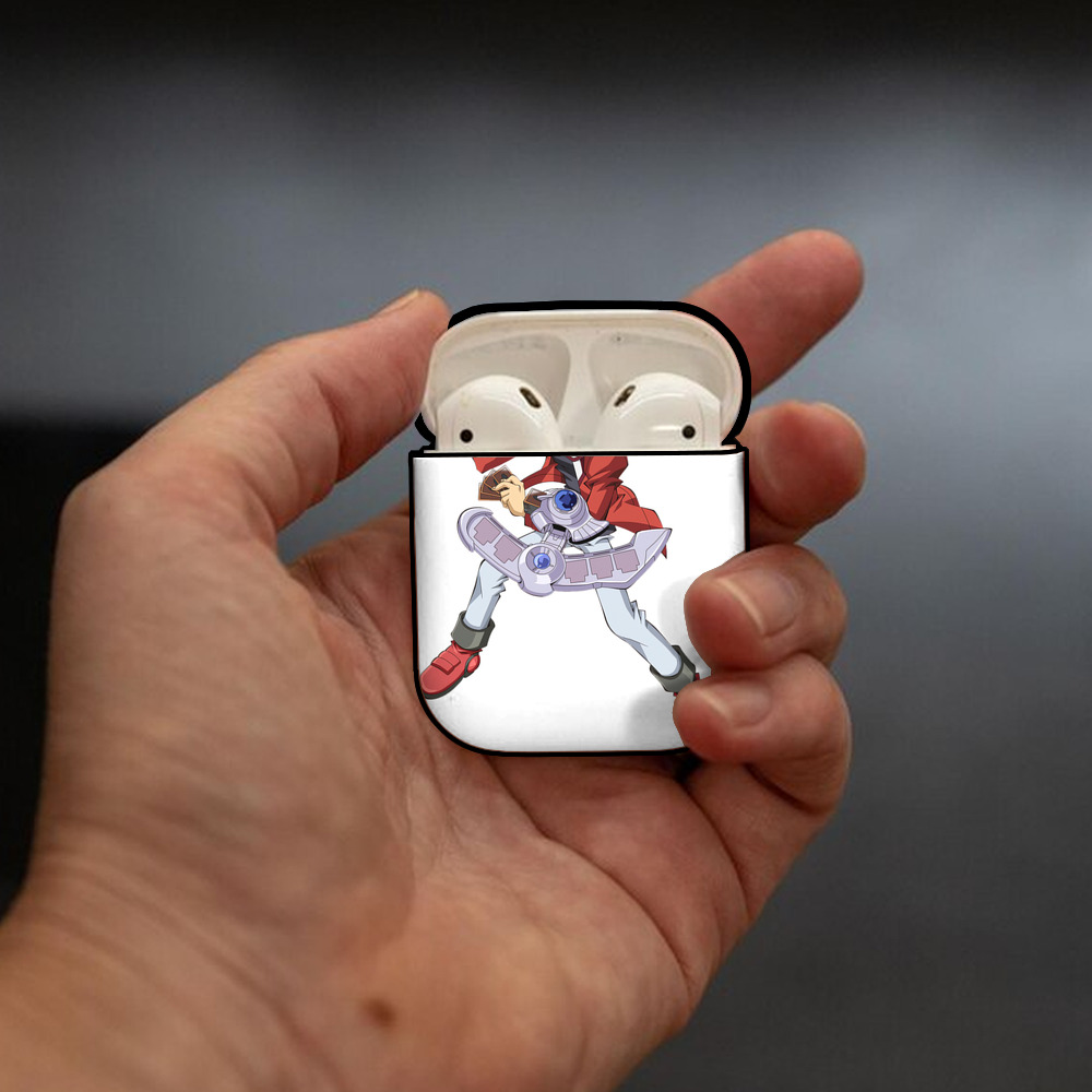 遊☆戯☆王 Yu-Gi-Oh! AirPods 第2世代保護ケース ハードシェル ブラック 耐衝撃・防指紋・カラビナ付き