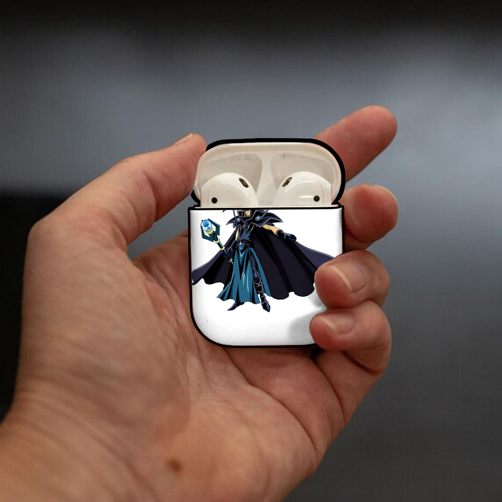 遊☆戯☆王 Yu-Gi-Oh! AirPods 第2世代保護ケース ハードシェル ブラック 耐衝撃・防指紋・カラビナ付き