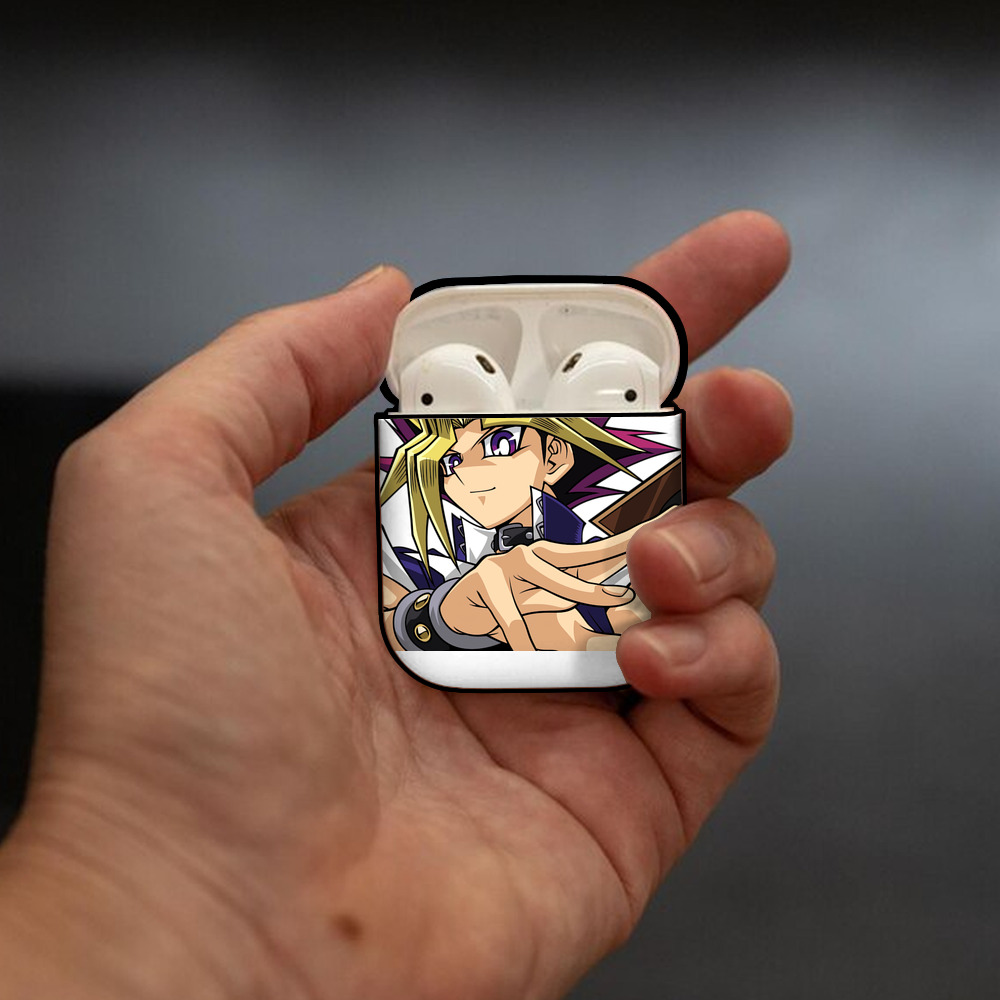 遊☆戯☆王 Yu-Gi-Oh! AirPods 第2世代保護ケース ハードシェル ブラック 耐衝撃・防指紋・カラビナ付き