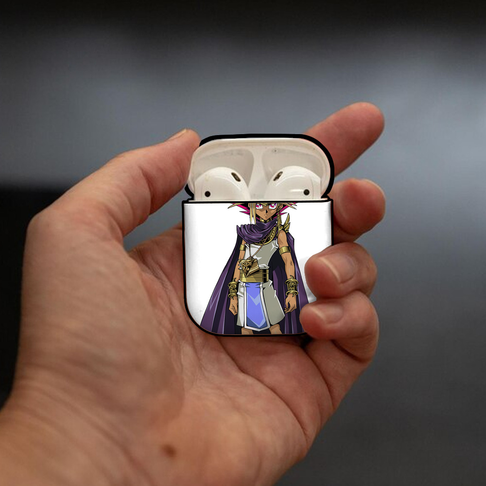 遊☆戯☆王 Yu-Gi-Oh! AirPods 第2世代保護ケース ハードシェル ブラック 耐衝撃・防指紋・カラビナ付き