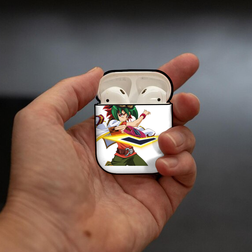 遊☆戯☆王 Yu-Gi-Oh! AirPods 第2世代保護ケース ハードシェル ブラック 耐衝撃・防指紋・カラビナ付き