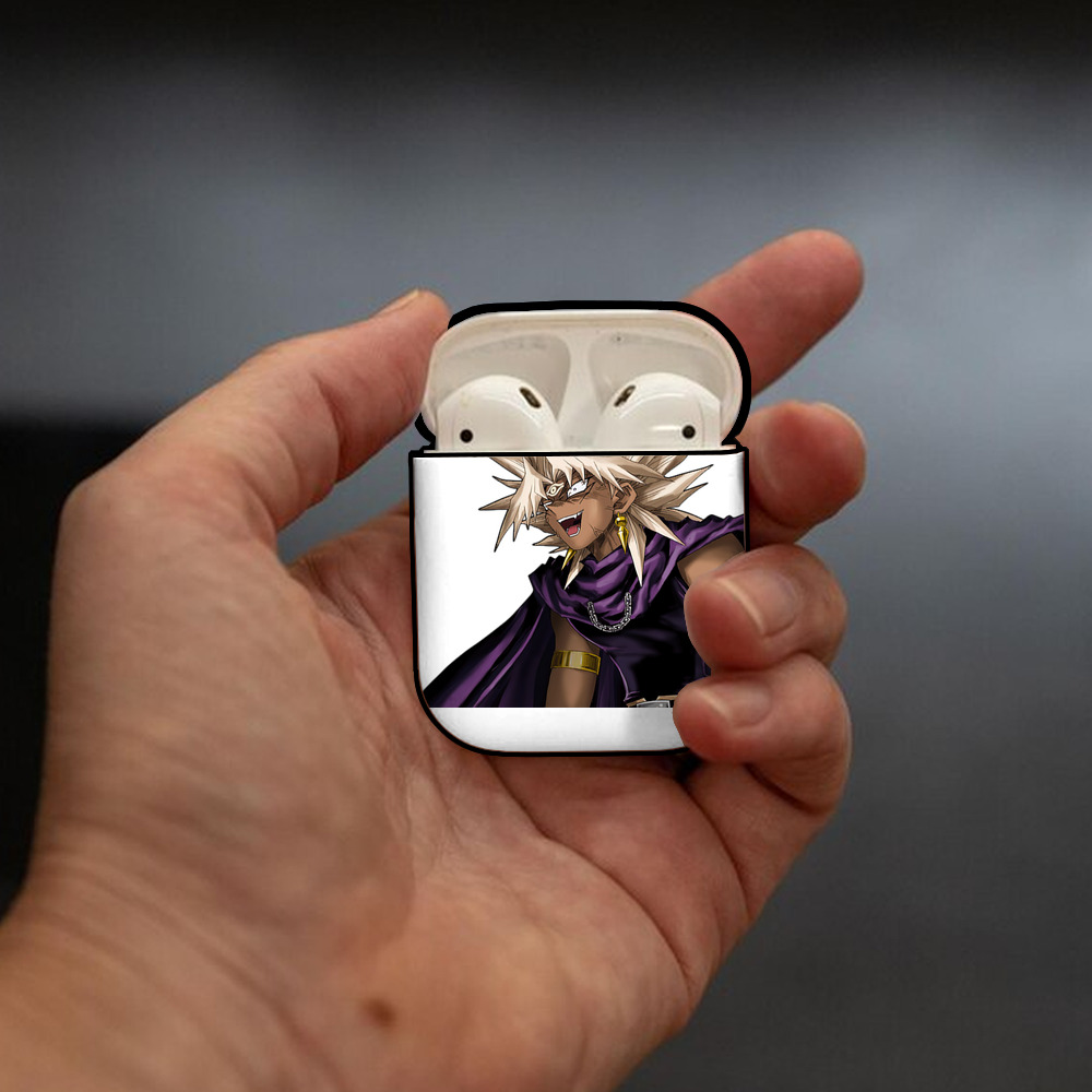 遊☆戯☆王 Yu-Gi-Oh! AirPods 第2世代保護ケース ハードシェル ブラック 耐衝撃・防指紋・カラビナ付き