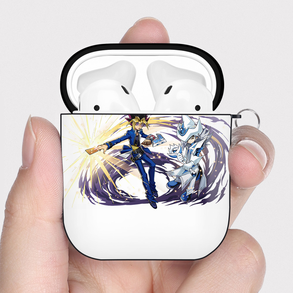 （画像用） 遊☆戯☆王 Yu-Gi-Oh! AirPods 第2世代保護ケース ハードシェル ブラック 耐衝撃・防指紋・カラビナ付き