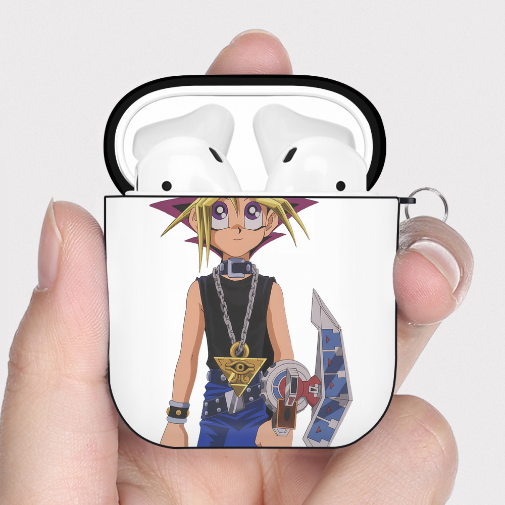（画像用） 遊☆戯☆王 Yu-Gi-Oh! AirPods 第2世代保護ケース ハードシェル ブラック 耐衝撃・防指紋・カラビナ付き