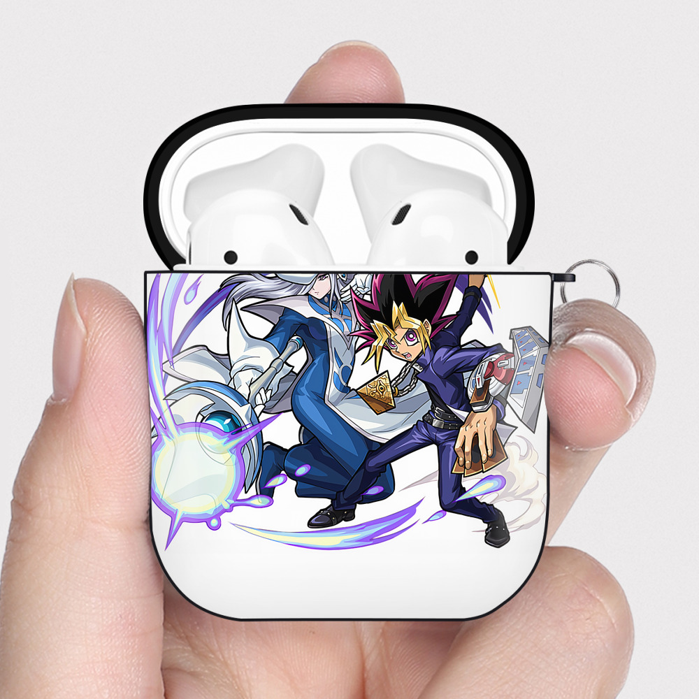 （画像用） 遊☆戯☆王 Yu-Gi-Oh! AirPods 第2世代保護ケース ハードシェル ブラック 耐衝撃・防指紋・カラビナ付き