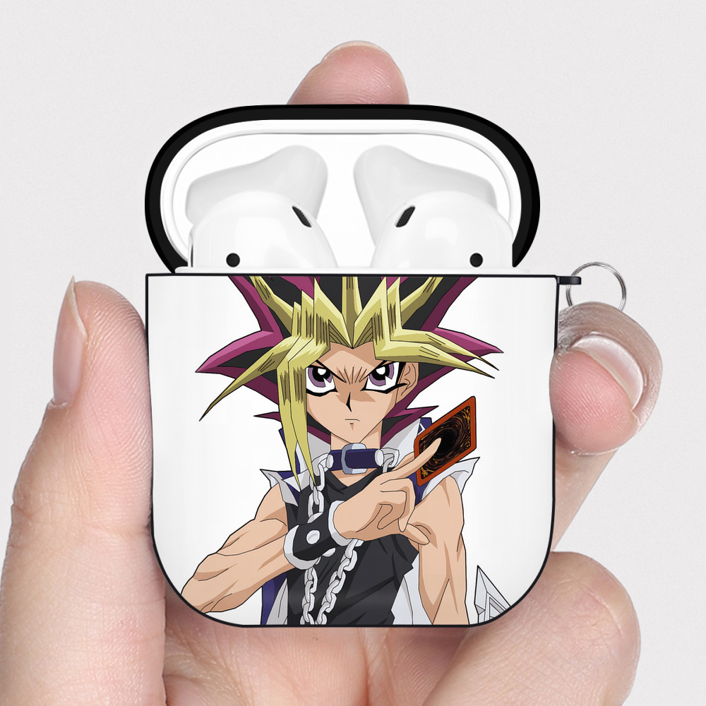 （画像用） 遊☆戯☆王 Yu-Gi-Oh! AirPods 第2世代保護ケース ハードシェル ブラック 耐衝撃・防指紋・カラビナ付き