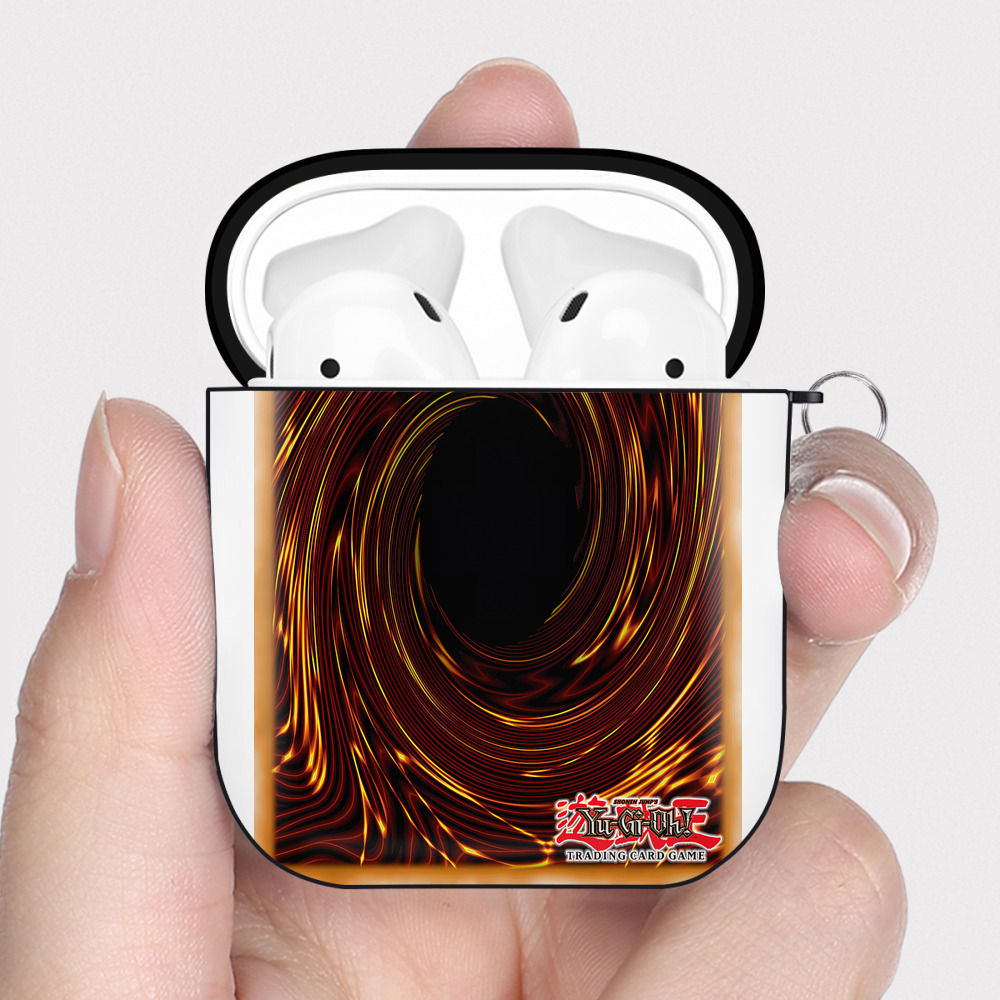 （画像用） 遊☆戯☆王 Yu-Gi-Oh! AirPods 第2世代保護ケース ハードシェル ブラック 耐衝撃・防指紋・カラビナ付き