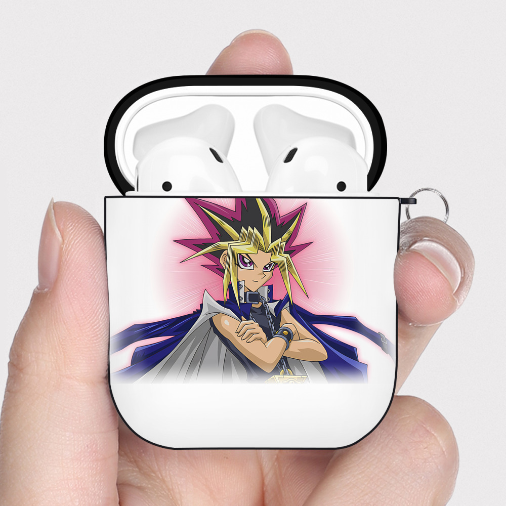 （画像用） 遊☆戯☆王 Yu-Gi-Oh! AirPods 第2世代保護ケース ハードシェル ブラック 耐衝撃・防指紋・カラビナ付き