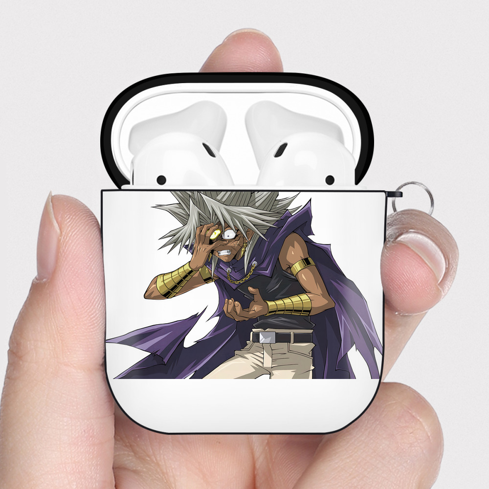 （画像用） 遊☆戯☆王 Yu-Gi-Oh! AirPods 第2世代保護ケース ハードシェル ブラック 耐衝撃・防指紋・カラビナ付き