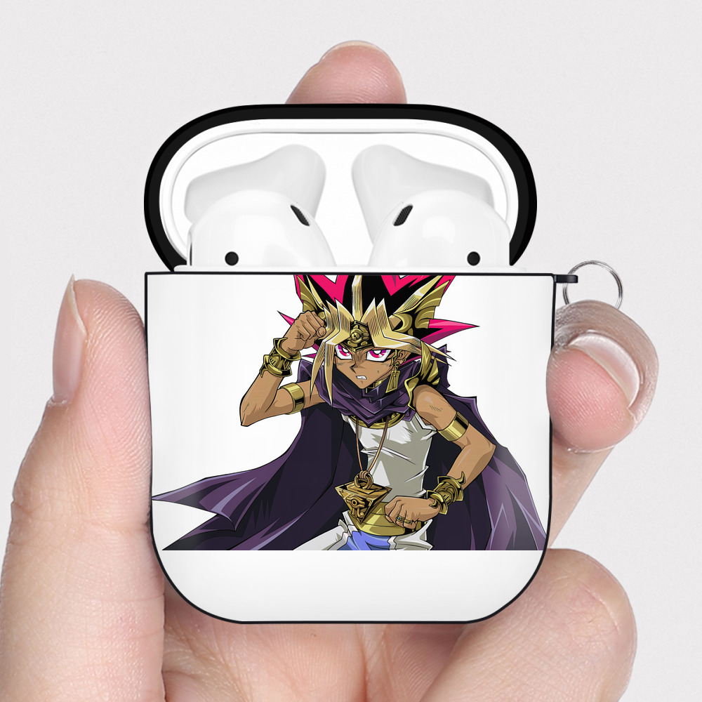 （画像用） 遊☆戯☆王 Yu-Gi-Oh! AirPods 第2世代保護ケース ハードシェル ブラック 耐衝撃・防指紋・カラビナ付き