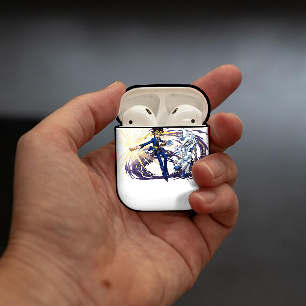 遊☆戯☆王 Yu-Gi-Oh! AirPods 第2世代保護ケース ハードシェル ブラック 耐衝撃・防指紋・カラビナ付き