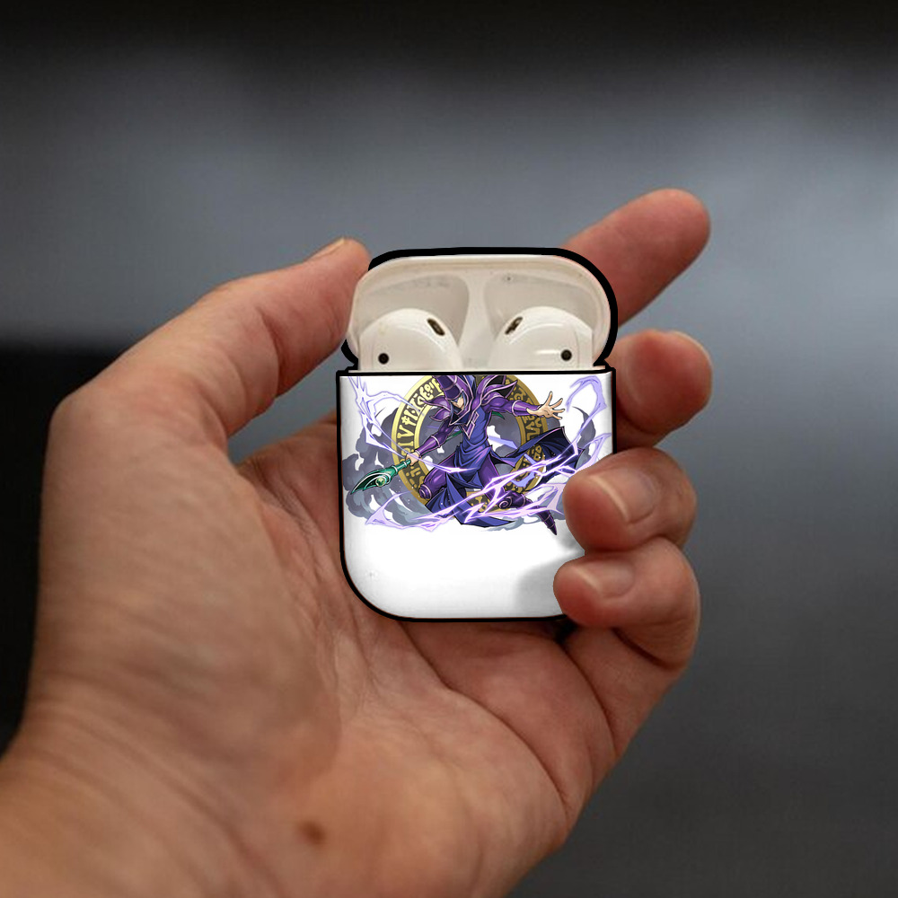 遊☆戯☆王 Yu-Gi-Oh! AirPods 第2世代保護ケース ハードシェル ブラック 耐衝撃・防指紋・カラビナ付き
