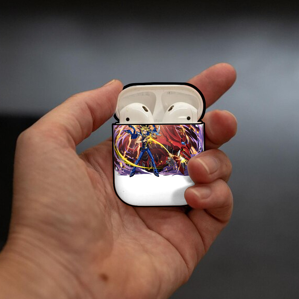 遊☆戯☆王 Yu-Gi-Oh! AirPods 第2世代保護ケース ハードシェル ブラック 耐衝撃・防指紋・カラビナ付き