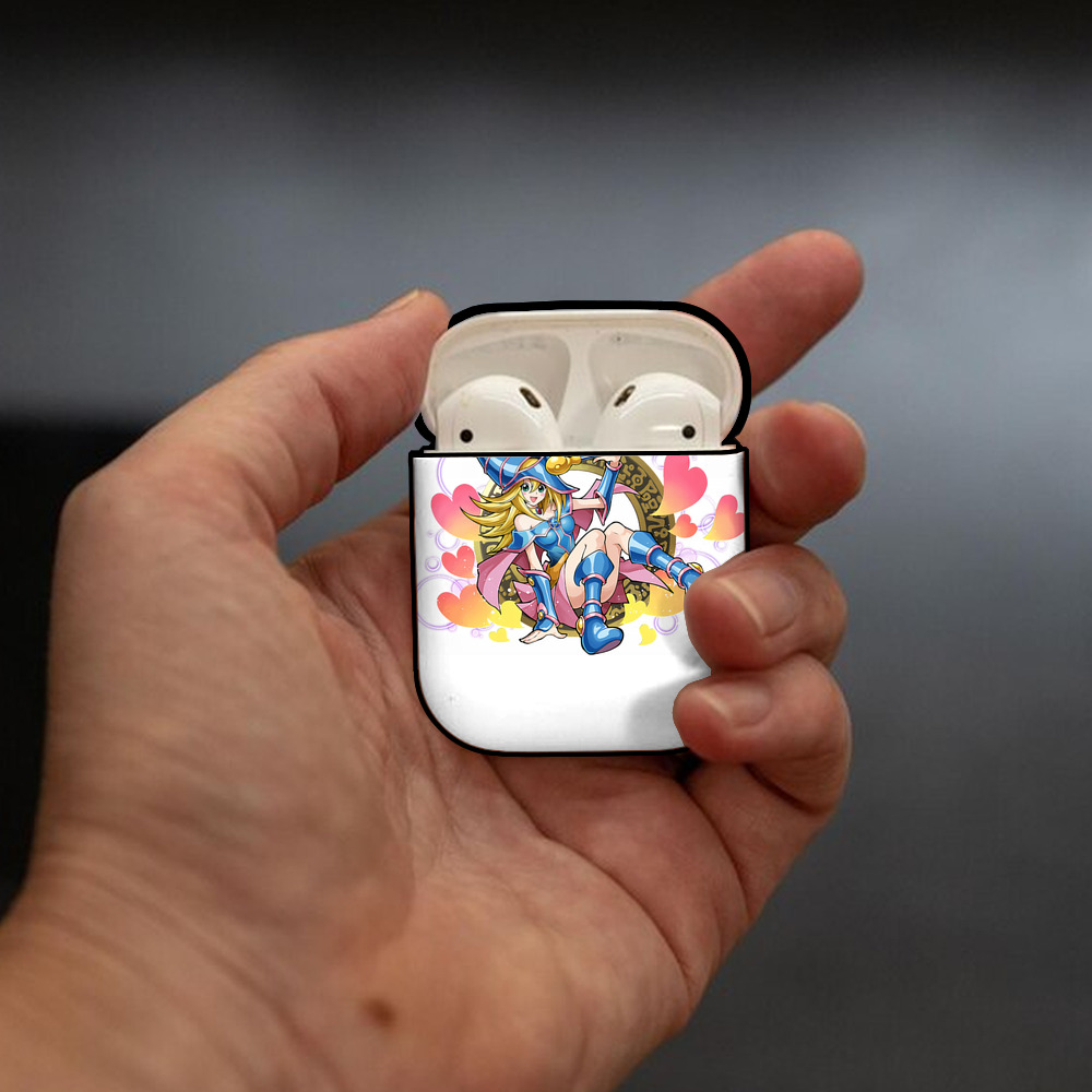 遊☆戯☆王 Yu-Gi-Oh! AirPods 第2世代保護ケース ハードシェル ブラック 耐衝撃・防指紋・カラビナ付き