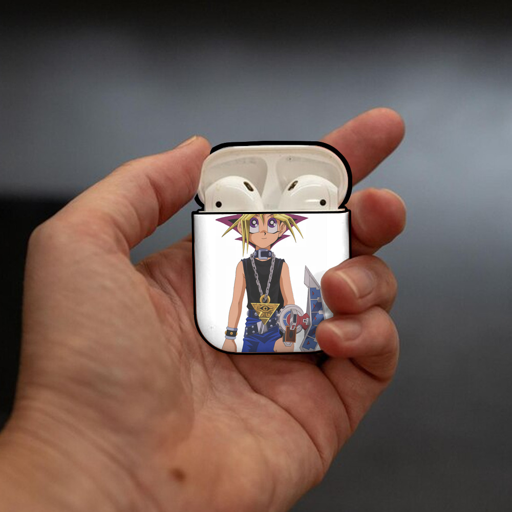 遊☆戯☆王 Yu-Gi-Oh! AirPods 第2世代保護ケース ハードシェル ブラック 耐衝撃・防指紋・カラビナ付き