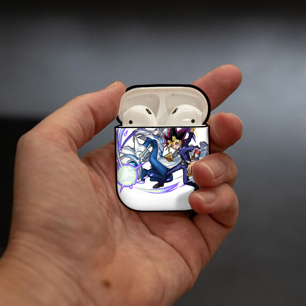 遊☆戯☆王 Yu-Gi-Oh! AirPods 第2世代保護ケース ハードシェル ブラック 耐衝撃・防指紋・カラビナ付き
