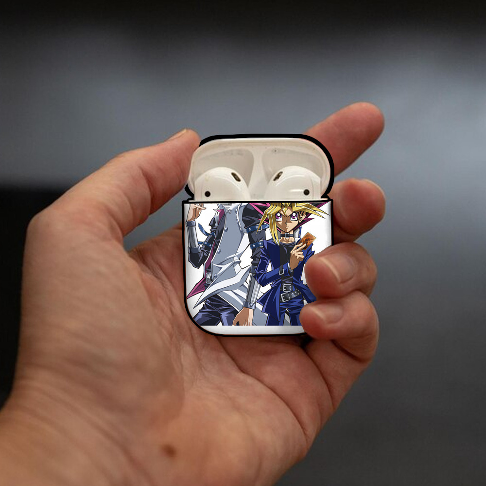 遊☆戯☆王 Yu-Gi-Oh! AirPods 第2世代保護ケース ハードシェル ブラック 耐衝撃・防指紋・カラビナ付き
