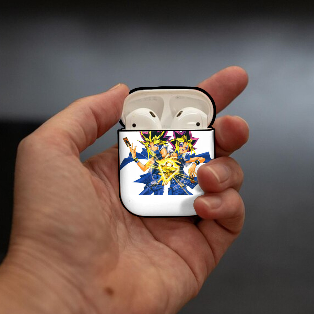 遊☆戯☆王 Yu-Gi-Oh! AirPods 第2世代保護ケース ハードシェル ブラック 耐衝撃・防指紋・カラビナ付き