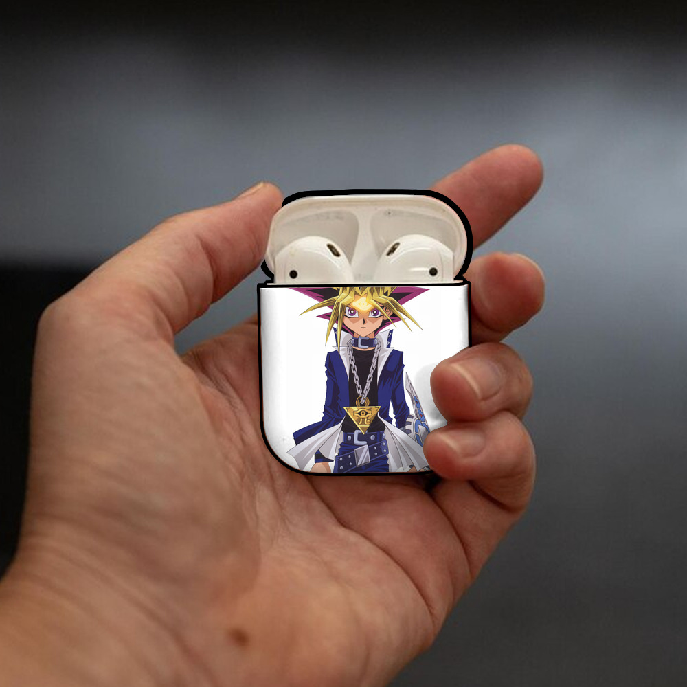 遊☆戯☆王 Yu-Gi-Oh! AirPods 第2世代保護ケース ハードシェル ブラック 耐衝撃・防指紋・カラビナ付き