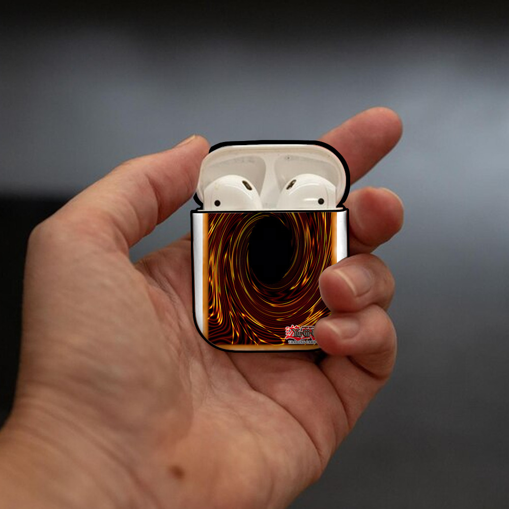 遊☆戯☆王 Yu-Gi-Oh! AirPods 第2世代保護ケース ハードシェル ブラック 耐衝撃・防指紋・カラビナ付き