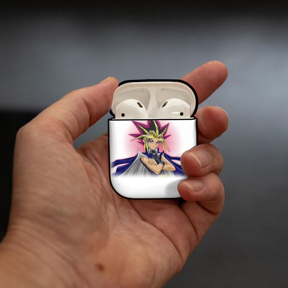 遊☆戯☆王 Yu-Gi-Oh! AirPods 第2世代保護ケース ハードシェル ブラック 耐衝撃・防指紋・カラビナ付き