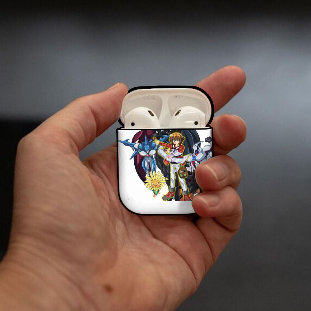 遊☆戯☆王 Yu-Gi-Oh! AirPods 第2世代保護ケース ハードシェル ブラック 耐衝撃・防指紋・カラビナ付き