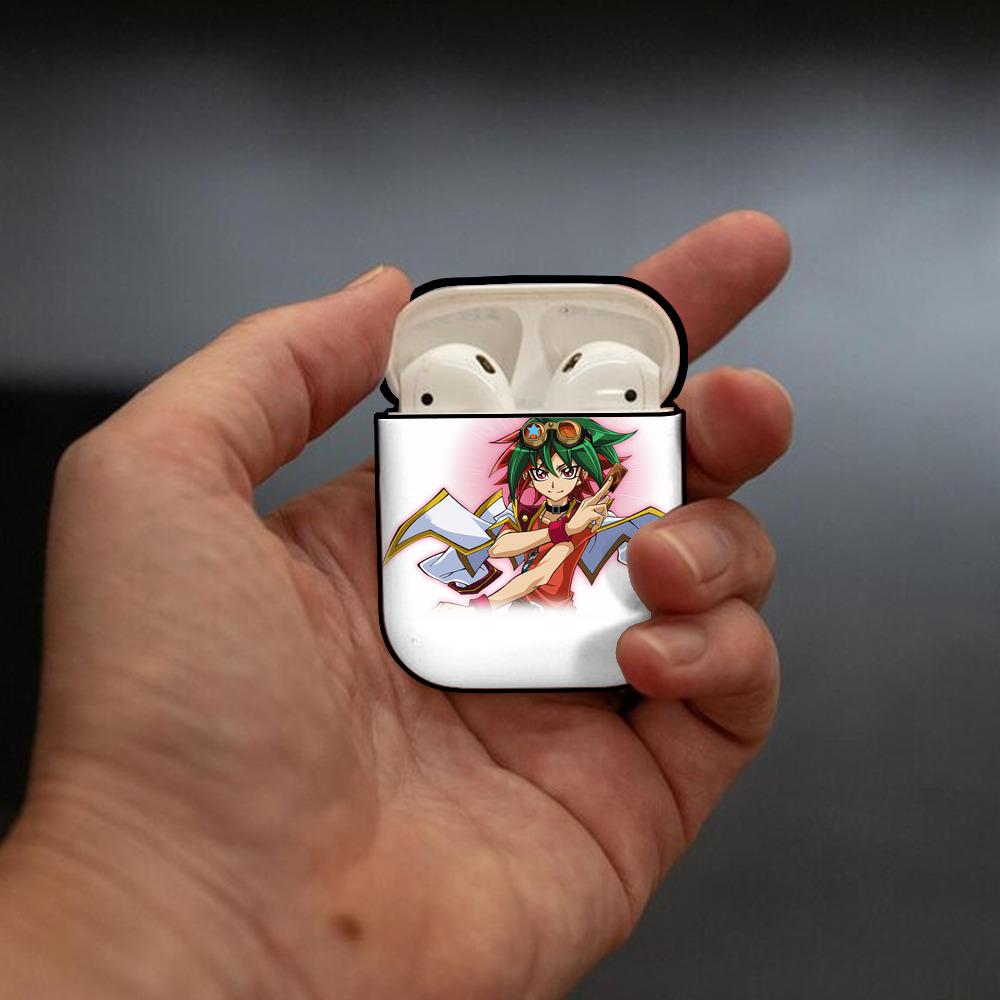 遊☆戯☆王 Yu-Gi-Oh! AirPods 第2世代保護ケース ハードシェル ブラック 耐衝撃・防指紋・カラビナ付き
