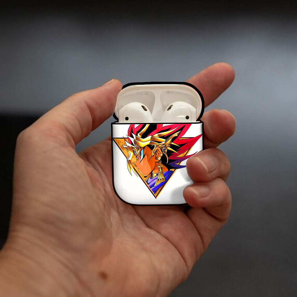 遊☆戯☆王 Yu-Gi-Oh! AirPods 第2世代保護ケース ハードシェル ブラック 耐衝撃・防指紋・カラビナ付き